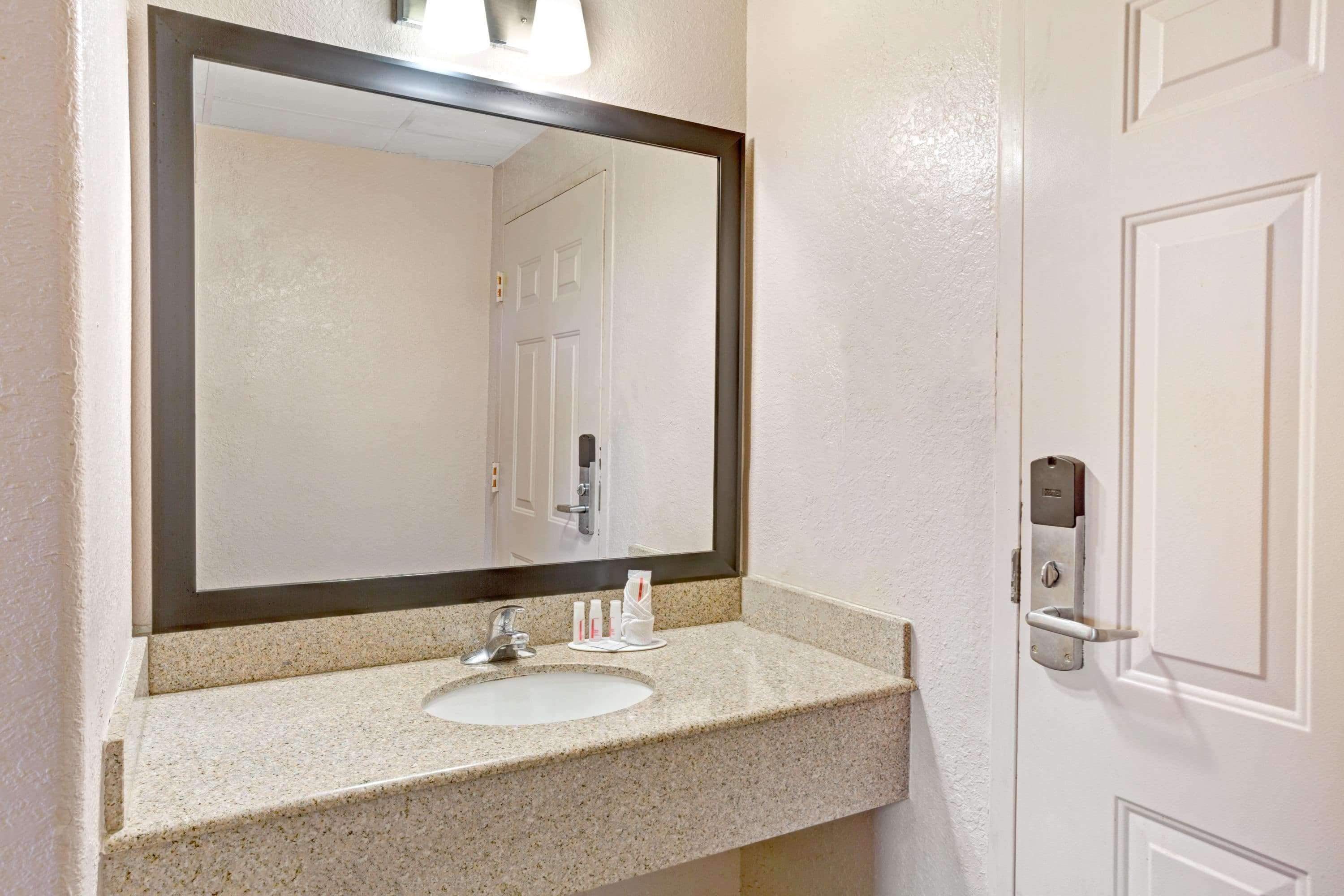 Howard Johnson By Wyndham Galveston Exterior foto