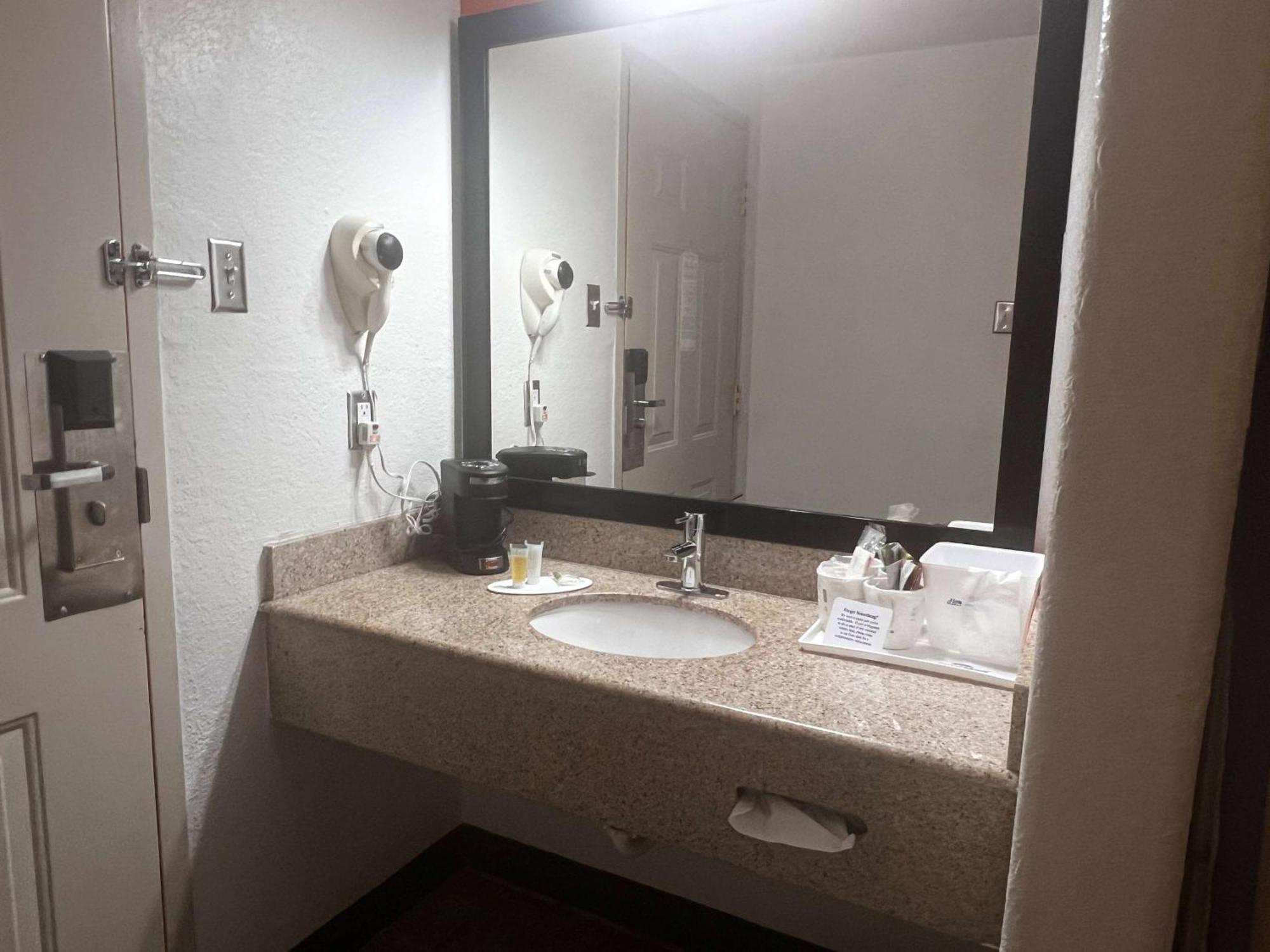 Howard Johnson By Wyndham Galveston Exterior foto